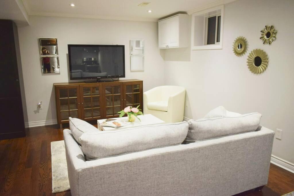 Home Away From Home - Basement Studio Apartment Toronto Exterior photo