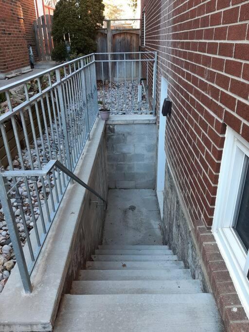 Home Away From Home - Basement Studio Apartment Toronto Exterior photo